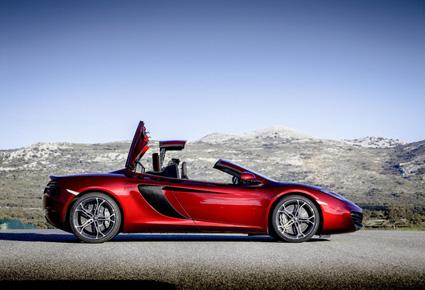 سيارة مكلارين MP4-12C سبايدر الجديدة تحتل الصدارة في عالم السيارات  